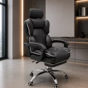 Gaming szék, akár 120°-os dönthetőséggel, állítható fejtámlával – méretek: 650 mm × 520 mm × 1220–1320 mm.