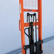 Transpalet manual 1T, inaltime de ridicare 2.0M – Furci reglabile 200-580 mm