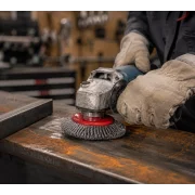 Perie pentru polizor mic, din sârmă răsucită, 115 mm