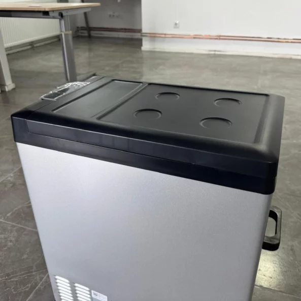 Frigider auto cu compresor 75L, 12/24V, display LCD si bluetooth, taxa verde inclusa - PRODUS RESIGILAT!