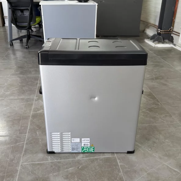 Smart Cooler - Frigider auto cu compresor 75L, 12/24V, cu display LCD si bluetooth, PRODUSRESIGILAT!