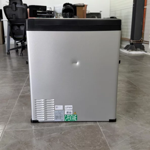 Smart Cooler - Frigider auto cu compresor 75L, 12/24V, cu display LCD si bluetooth, PRODUSRESIGILAT!