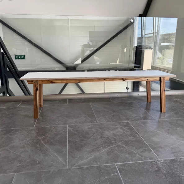 Banco con estructura de madera de acacia, blanco, 160 × 39 × 42 cm