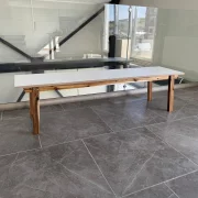 Banco con estructura de madera de acacia, blanco, 160 × 39 × 42 cm