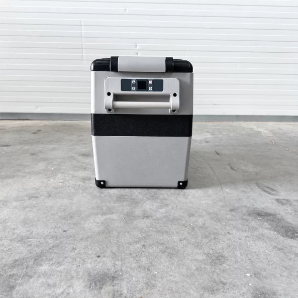 Frigider auto cu compresor smart cooler CF45 , 12/24 V, cu display LCD si bluetooth