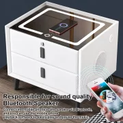Интелигентно нощно шкафче с безжично зареждане, LED осветление, Bluetooth високоговорител, USB и Type-C портове – бял цвят, 2 чекмеджета, модерен дизайн от стъкло и дърво.