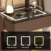 Noptiera inteligenta cu incarcare wireless, iluminare LED, 3 sertare de depozitare, senzor de lumina nocturna, difuzor Bluetooth si incuietoare biometrica – maro, design modern din sticla si lemn